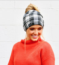 Load image into Gallery viewer, Pretty Simple-Black &amp; White Plaid Beanie